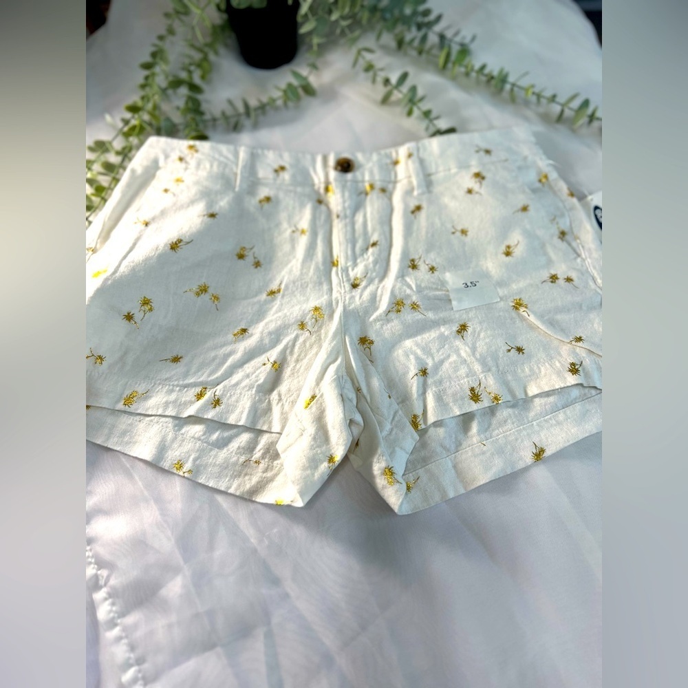 Women's Old Navy Everyday Shorts 6 White Linen Blend Gold Palm Tree Design 32’